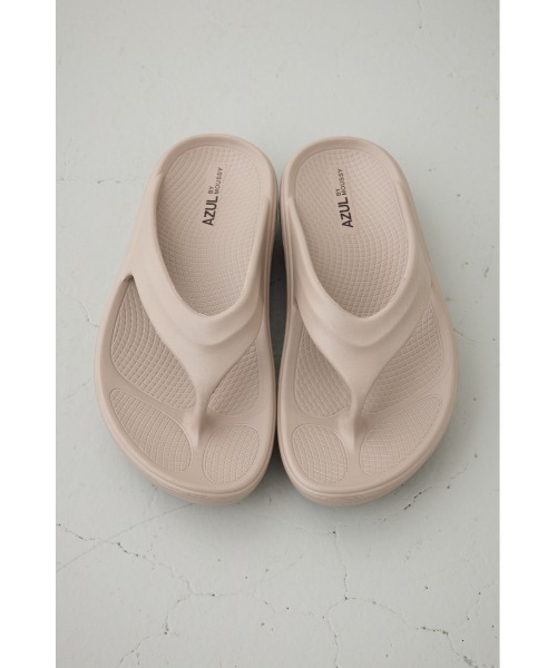 AZUL by moussy（アズールバイマウジー）の「ラクフィールプラットフォームトングサンダル（サンダル・レディース・ブラック/ベージュ・SMALL/MEDIUM/LARGE）」の3枚目の写真