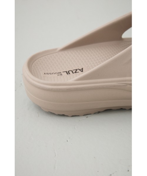 AZUL by moussy（アズールバイマウジー）の「ラクフィールプラットフォームトングサンダル（サンダル・レディース・ブラック/ベージュ・SMALL/MEDIUM/LARGE）」の20枚目の写真