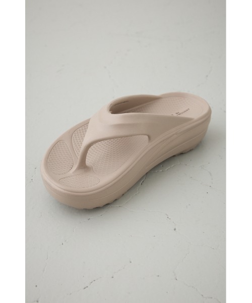 AZUL by moussy（アズールバイマウジー）の「ラクフィールプラットフォームトングサンダル（サンダル・レディース・ブラック/ベージュ・SMALL/MEDIUM/LARGE）」の18枚目の写真