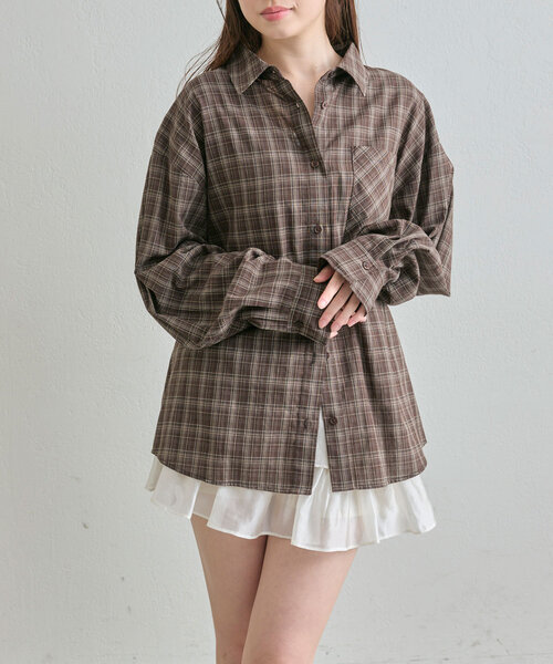 OLIVE des OLIVE(オリーブデオリーブ)の「Bigシャツ(シャツ/ブラウス・レディース・サックスブルー/ブラック/イエロー/ミント/ブラウン・FREE)」の2枚目の写真