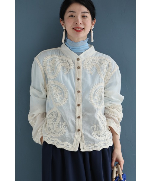 cawaii(カワイイ)の「浮かびあがるレリーフ調ペイズリーのシアーシャツトップス(シャツ/ブラウス・レディース・ベージュ・FREE)」の10枚目の写真