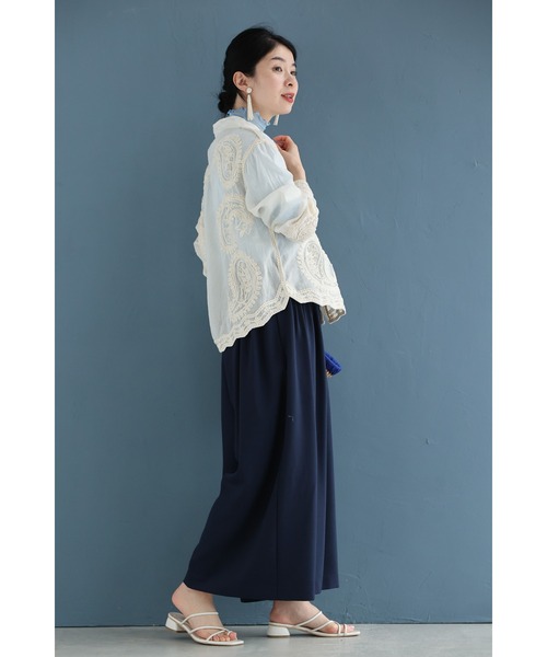 cawaii(カワイイ)の「浮かびあがるレリーフ調ペイズリーのシアーシャツトップス(シャツ/ブラウス・レディース・ベージュ・FREE)」の6枚目の写真