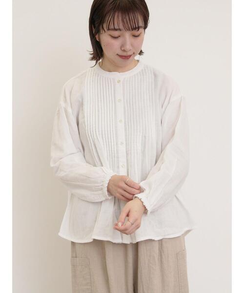 Samansa Mos2（サマンサ モスモス）の「インドガーゼピンタックシャツ（シャツ/ブラウス・レディース・イエロー/オフホワイト/ブルー/カーキ・F）」の2枚目の写真