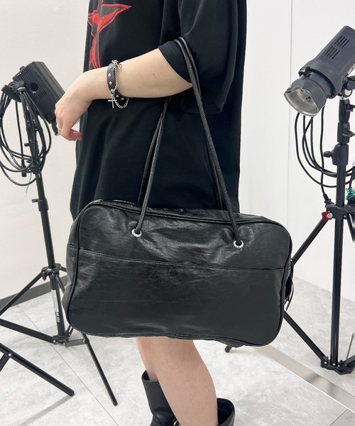 Figments（フィグメンツ）の「グロッシー合皮ボストン（ショルダーバッグ・レディース・ブラック・FREE）」の2枚目の写真