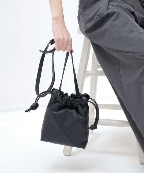 INNUE(イヌエ)の「INNUE / quilting tote(キルティングトートバッグ)(トートバッグ・レディース・ブラック/ホワイト・FREE)」の2枚目の写真