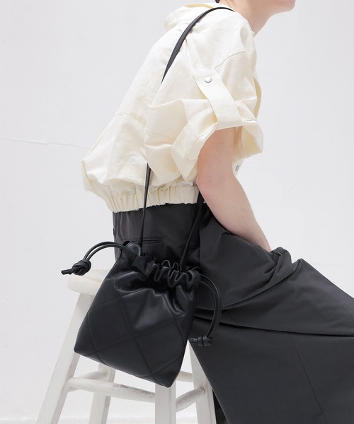 INNUE(イヌエ)の「INNUE / quilting tote(キルティングトートバッグ)(トートバッグ・レディース・ブラック/ホワイト・FREE)」の11枚目の写真