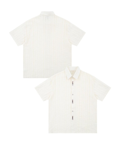 aimoha(アイモハ)の「エンボスデザインボタンシャツ (SS)(シャツ/ブラウス・メンズ・ライトベージュ/ブラック・MEDIUM/LARGE)」の2枚目の写真