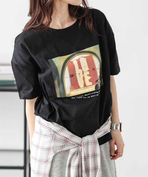 La-gemme(ラジェム)の「フォトプリント Tシャツ(Tシャツ/カットソー・レディース・ホワイト系1/ホワイト系2/ブラック系1/ブラック系2/ホワイト系3/ブラック系3/ブラック系4/ホワイト系4・フリー)」の6枚目の写真