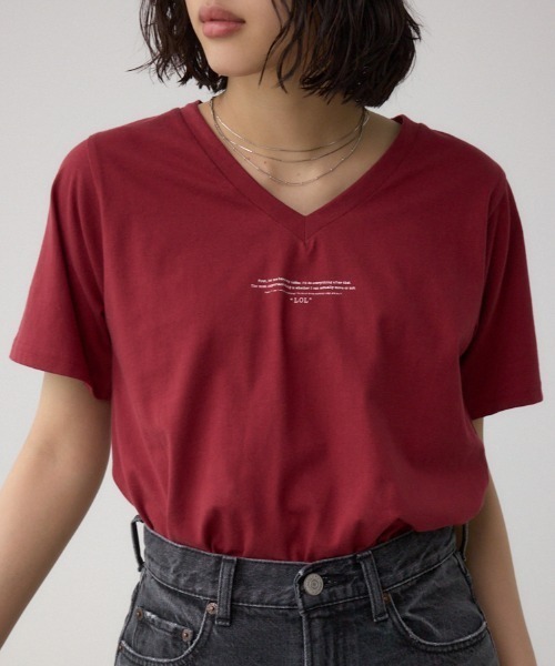 AZUL by moussy（アズールバイマウジー）の「チェストメッセージロゴTシャツ（Tシャツ/カットソー・レディース・オフホワイト/レッド/ブラック/ライトグレー・SMALL/MEDIUM）」の4枚目の写真