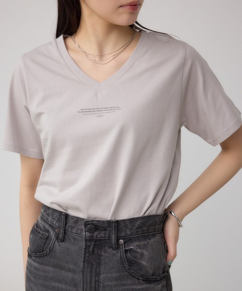 AZUL by moussy（アズールバイマウジー）の「チェストメッセージロゴTシャツ（Tシャツ/カットソー・レディース・オフホワイト/レッド/ブラック/ライトグレー・SMALL/MEDIUM）」の3枚目の写真