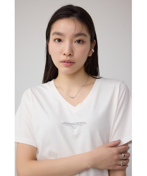 AZUL by moussy（アズールバイマウジー）の「チェストメッセージロゴTシャツ（Tシャツ/カットソー・レディース・オフホワイト/レッド/ブラック/ライトグレー・SMALL/MEDIUM）」の5枚目の写真