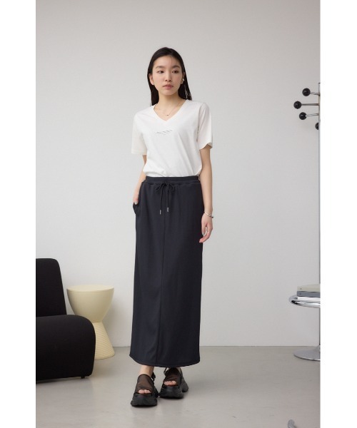 AZUL by moussy（アズールバイマウジー）の「チェストメッセージロゴTシャツ（Tシャツ/カットソー・レディース・オフホワイト/レッド/ブラック/ライトグレー・SMALL/MEDIUM）」の7枚目の写真
