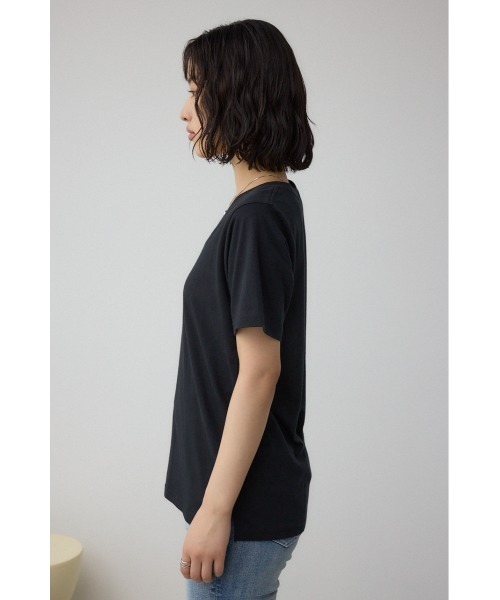 AZUL by moussy（アズールバイマウジー）の「チェストメッセージロゴTシャツ（Tシャツ/カットソー・レディース・オフホワイト/レッド/ブラック/ライトグレー・SMALL/MEDIUM）」の18枚目の写真
