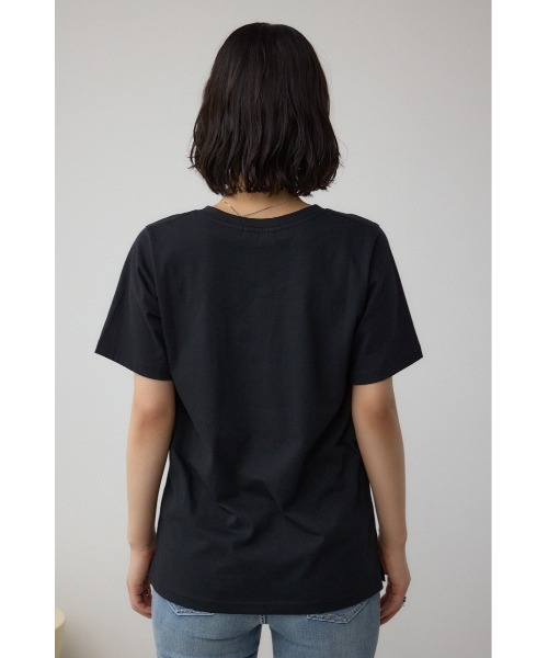 AZUL by moussy（アズールバイマウジー）の「チェストメッセージロゴTシャツ（Tシャツ/カットソー・レディース・オフホワイト/レッド/ブラック/ライトグレー・SMALL/MEDIUM）」の19枚目の写真