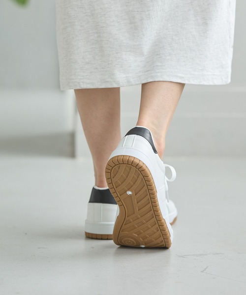 Honeys(ハニーズ)の「シンプルコートスニーカー(スニーカー・レディース・ブラック/ホワイト/ホワイト×ブラック・LL/S/M/L)」の18枚目の写真