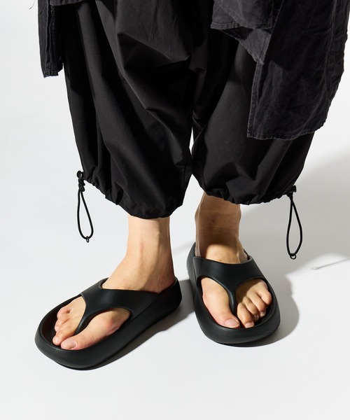 MEI（メイ）の「【 MEI / メイ 】 レディース トングサンダル TONG SANDAL（サンダル・レディース・ベージュ/ブラック・LARGE/MEDIUM/SMALL）」の3枚目の写真