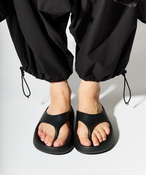 MEI（メイ）の「【 MEI / メイ 】 レディース トングサンダル TONG SANDAL（サンダル・レディース・ベージュ/ブラック・LARGE/MEDIUM/SMALL）」の4枚目の写真