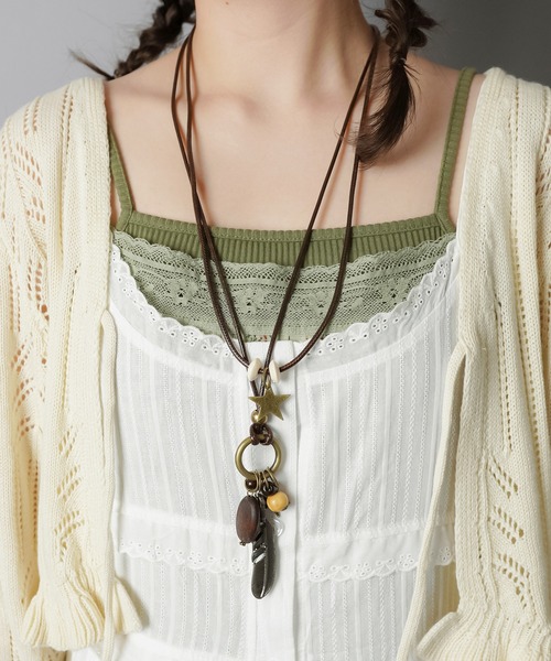 SPINNS（スピンズ）の「紐ネックレス/羽根/NEO森ガール/フェアリーグランジ（ネックレス・レディース・ブラウン・ONESIZE）」の2枚目の写真