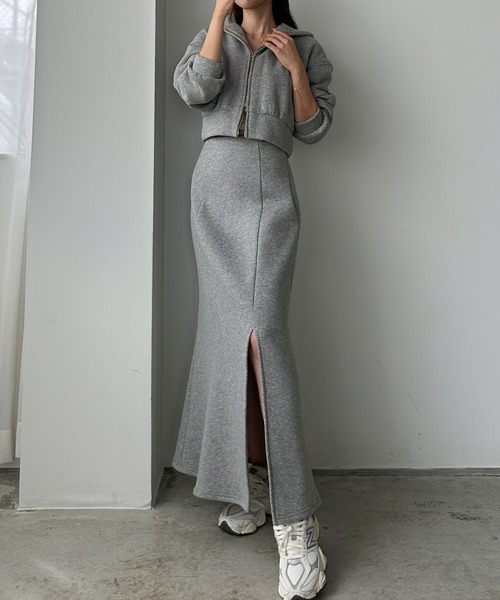 Louere（ルエレ）の「裏起毛スウェットショートパーカー+スリットマーメイドスカートSET[高身長サイズMT/低身長サイズS有り]（セットアップ・レディース・アイボリー/ブラック/杢グレー/ネイビー/チャコール・MEDIUM/SMALL/X-LARGE/LARGE/MT）」の3枚目の写真