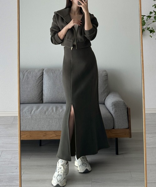 Louere（ルエレ）の「裏起毛スウェットショートパーカー+スリットマーメイドスカートSET[高身長サイズMT/低身長サイズS有り]（セットアップ・レディース・アイボリー/ブラック/杢グレー/ネイビー/チャコール・MEDIUM/SMALL/X-LARGE/LARGE/MT）」の4枚目の写真