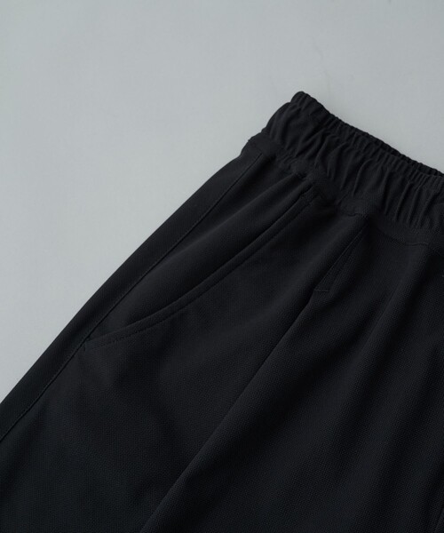 PUBLIC TOKYO(パブリックトウキョウ)の「〈セットアップ対応〉接触冷感 | Air tool イージーショーツ(その他パンツ・メンズ・ブラック/ダークグレー・1/2)」の5枚目の写真