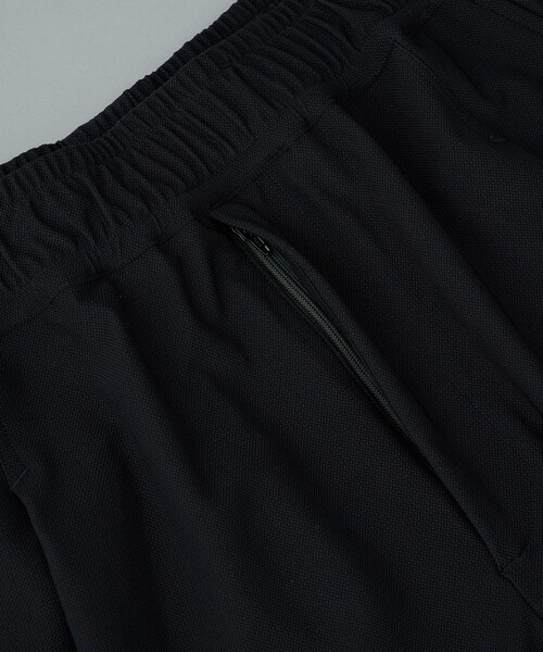 PUBLIC TOKYO(パブリックトウキョウ)の「〈セットアップ対応〉接触冷感 | Air tool イージーショーツ(その他パンツ・メンズ・ブラック/ダークグレー・1/2)」の7枚目の写真