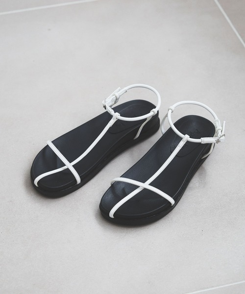 A part by(アパートバイ)の「ストラップボリュームサンダル(サンダル・レディース・ブラック/オフホワイト・MEDIUM/LARGE)」の1枚目の写真