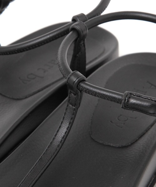 A part by(アパートバイ)の「ストラップボリュームサンダル(サンダル・レディース・ブラック/オフホワイト・MEDIUM/LARGE)」の12枚目の写真