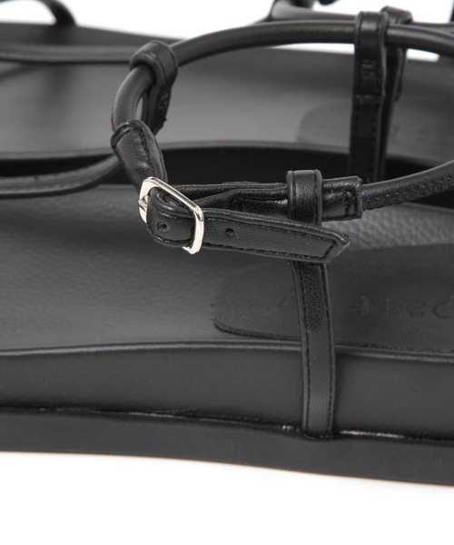 A part by(アパートバイ)の「ストラップボリュームサンダル(サンダル・レディース・ブラック/オフホワイト・MEDIUM/LARGE)」の13枚目の写真