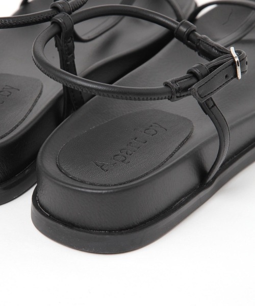 A part by(アパートバイ)の「ストラップボリュームサンダル(サンダル・レディース・ブラック/オフホワイト・MEDIUM/LARGE)」の14枚目の写真