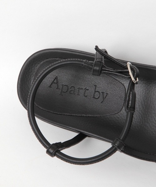 A part by(アパートバイ)の「ストラップボリュームサンダル(サンダル・レディース・ブラック/オフホワイト・MEDIUM/LARGE)」の15枚目の写真
