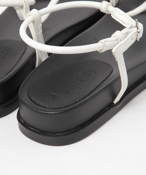 A part by(アパートバイ)の「ストラップボリュームサンダル(サンダル・レディース・ブラック/オフホワイト・MEDIUM/LARGE)」の5枚目の写真