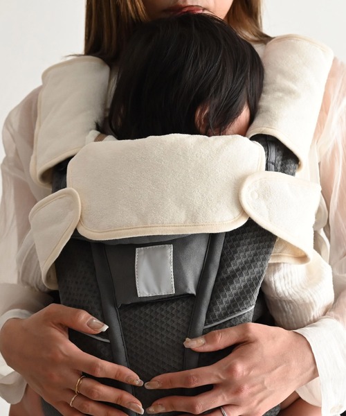 PUPPAPUPO(プッパプーポ)の「【防水】 抱っこ紐カバー パイル(抱っこ紐/ベルトカバー/スリング・キッズ・アイボリー/グレイッシュベージュ/ホワイト×グリーン/ホワイト×ブラウン・FREE)」の17枚目の写真