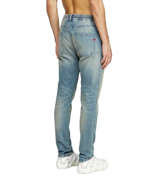 DIESEL(ディーゼル)の「メンズ デニムパンツ ジョグジーンズ 2062 D-STRUKT-B JOGG(デニムパンツ・メンズ・ライトインディゴブルー・26inch/28inch/32inch/30inch/34inch/36inch)」の4枚目の写真