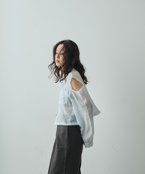 Lunea（ルネア）の「レースオープンショルダーシアーシャツ（シャツ/ブラウス・レディース・ホワイト/ブルー・FREE）」の12枚目の写真