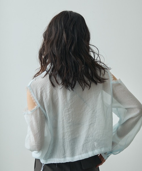 Lunea（ルネア）の「レースオープンショルダーシアーシャツ（シャツ/ブラウス・レディース・ホワイト/ブルー・FREE）」の13枚目の写真