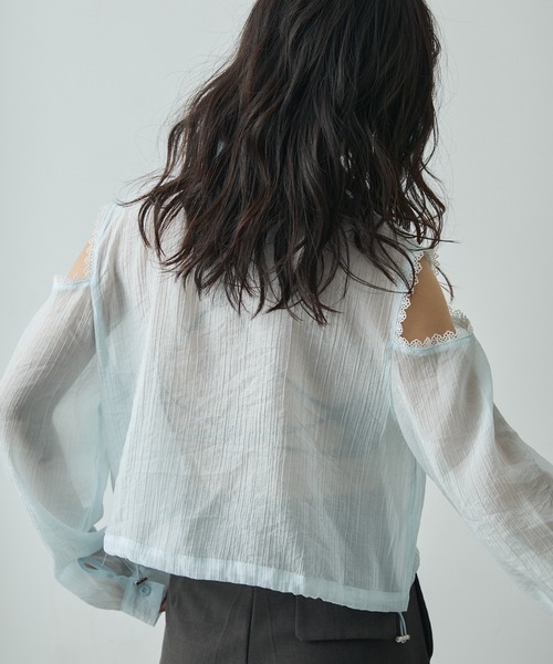 Lunea（ルネア）の「レースオープンショルダーシアーシャツ（シャツ/ブラウス・レディース・ホワイト/ブルー・FREE）」の14枚目の写真