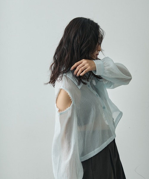 Lunea（ルネア）の「レースオープンショルダーシアーシャツ（シャツ/ブラウス・レディース・ホワイト/ブルー・FREE）」の16枚目の写真