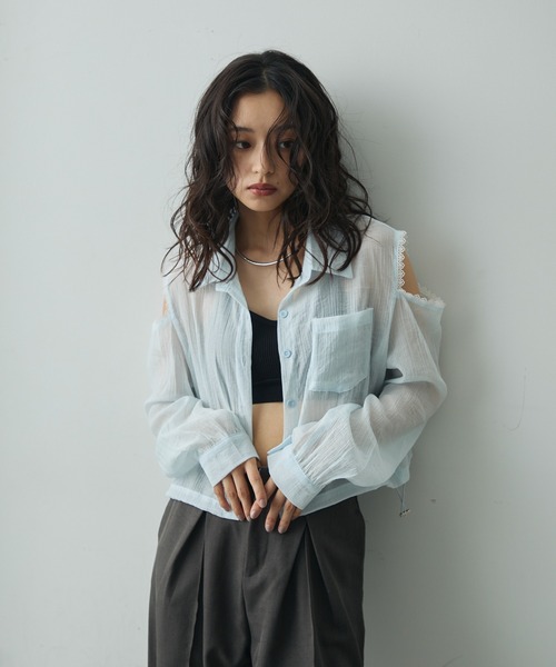 Lunea（ルネア）の「レースオープンショルダーシアーシャツ（シャツ/ブラウス・レディース・ホワイト/ブルー・FREE）」の4枚目の写真