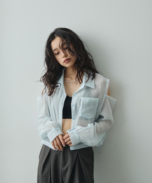 Lunea（ルネア）の「レースオープンショルダーシアーシャツ（シャツ/ブラウス・レディース・ホワイト/ブルー・FREE）」の5枚目の写真