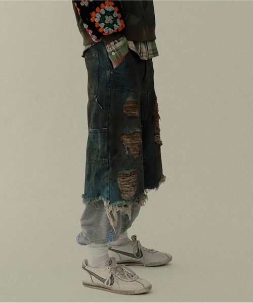 DISCOVERED(ディスカバード)の「DOUBLE KNEE DENIM SHORTS(デニムパンツ・メンズ・インディゴブルー/ブラック・3/1)」の1枚目の写真