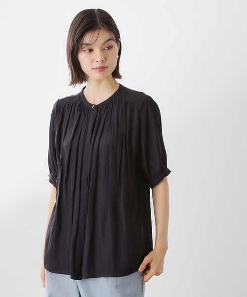 THE SHOP TK (ザ ショップ ティーケー )の「【インしなくも決まる】サテンギャザー5分袖ブラウス(シャツ/ブラウス・レディース・アイボリー/グリーン/ネイビー・12/13)」の3枚目の写真