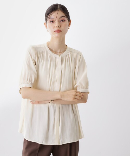 THE SHOP TK (ザ ショップ ティーケー )の「【インしなくも決まる】サテンギャザー5分袖ブラウス(シャツ/ブラウス・レディース・アイボリー/グリーン/ネイビー・12/13)」の1枚目の写真