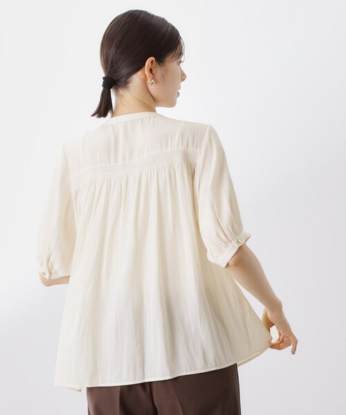 THE SHOP TK (ザ ショップ ティーケー )の「【インしなくも決まる】サテンギャザー5分袖ブラウス(シャツ/ブラウス・レディース・アイボリー/グリーン/ネイビー・12/13)」の5枚目の写真