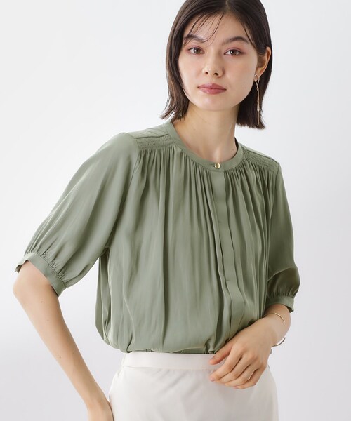 THE SHOP TK (ザ ショップ ティーケー )の「【インしなくも決まる】サテンギャザー5分袖ブラウス(シャツ/ブラウス・レディース・アイボリー/グリーン/ネイビー・12/13)」の8枚目の写真