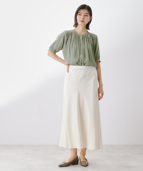 THE SHOP TK (ザ ショップ ティーケー )の「【インしなくも決まる】サテンギャザー5分袖ブラウス(シャツ/ブラウス・レディース・アイボリー/グリーン/ネイビー・12/13)」の10枚目の写真