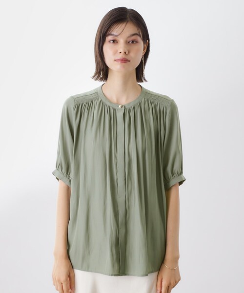 THE SHOP TK (ザ ショップ ティーケー )の「【インしなくも決まる】サテンギャザー5分袖ブラウス(シャツ/ブラウス・レディース・アイボリー/グリーン/ネイビー・12/13)」の16枚目の写真