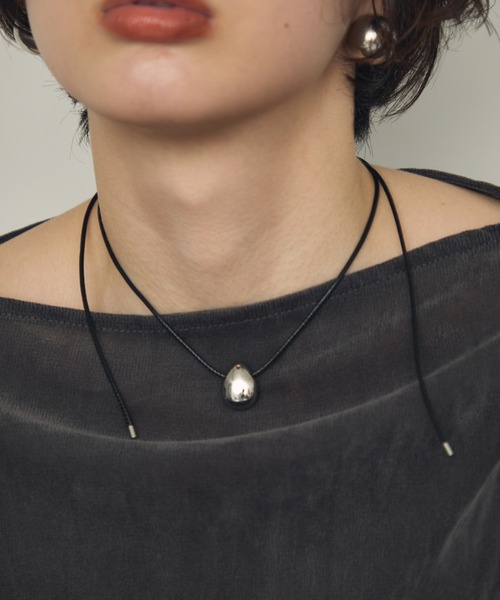 ティアドロップモチーフ付きコードチョーカーネックレス（ネックレス