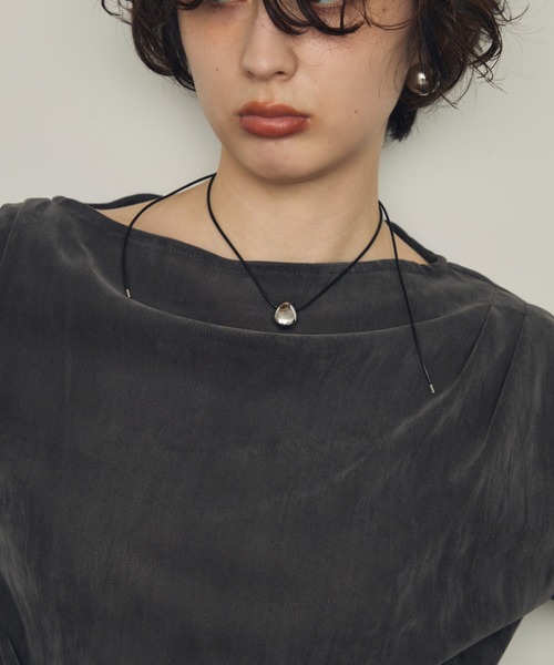 Trish（トリッシュ）の「ティアドロップモチーフ付きコードチョーカーネックレス（ネックレス・レディース・シルバー/ゴールド・FREE）」の21枚目の写真