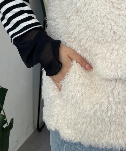 prose verse（プロズヴェール）の「フロントジップカーリーファーベスト（ベスト・レディース・アイボリー・LARGE/MEDIUM）」の2枚目の写真